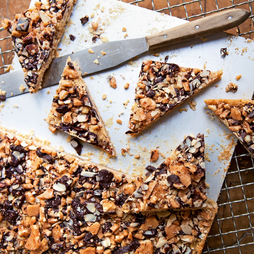Leckere Toffee Crunch Almond Roca - Das Rezept von Cynthia Barcomi finden Sie bei uns