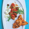 Tomaten-Oliven-Ragout mit Burrata und Tomaten-Focaccia