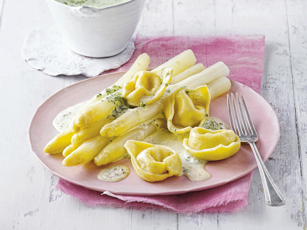 Tortellini mit Spargel und Sauce