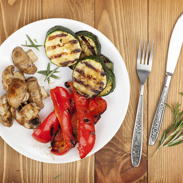 Gemüse grillen - Entdecken Sie tolle Alternativen für den Grillrost wie Käse, Tofu oder Gemüse