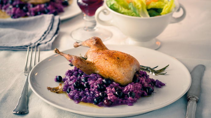 Wachteln auf Blaubeer-Risotto