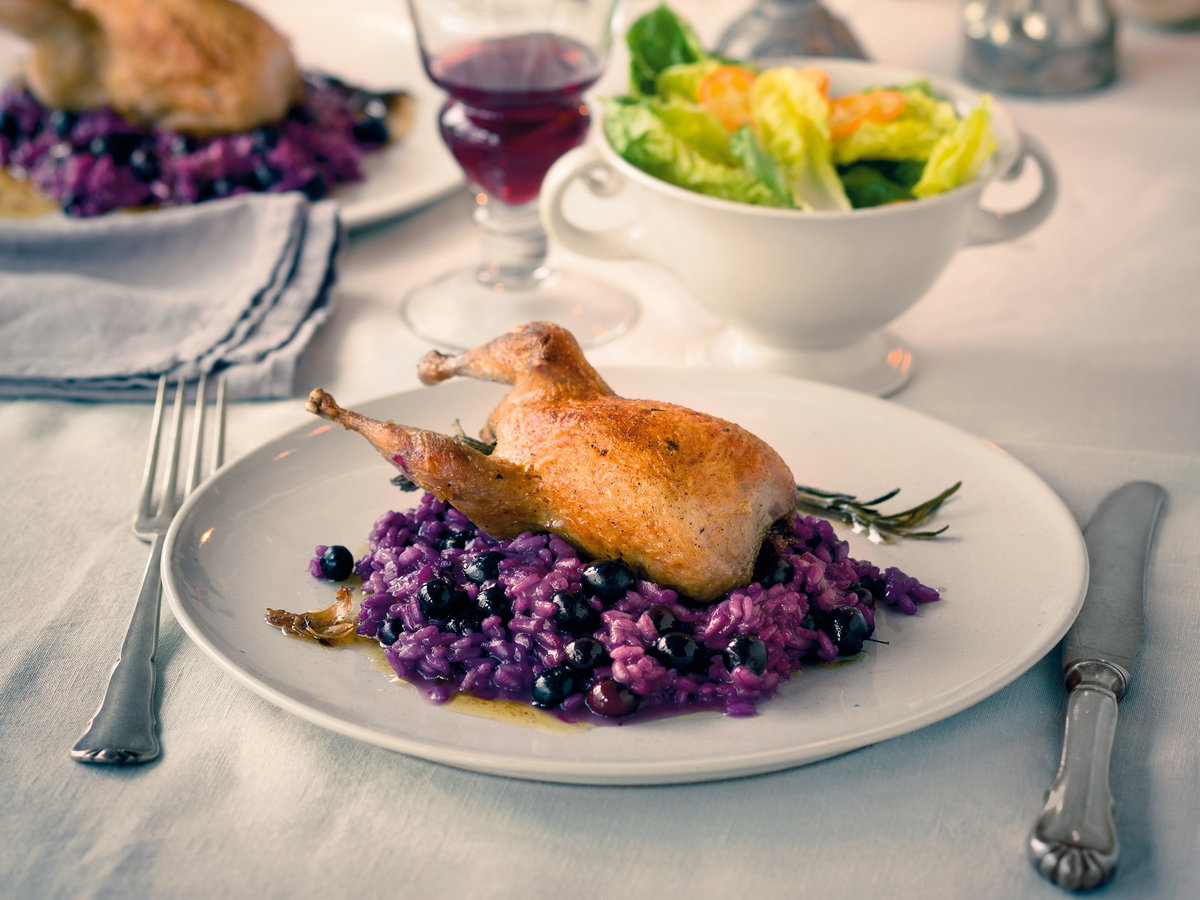 Wachteln auf Blaubeer-Risotto