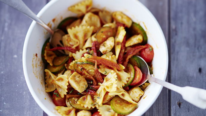 Warmer Nudelsalat mit Hähnchen