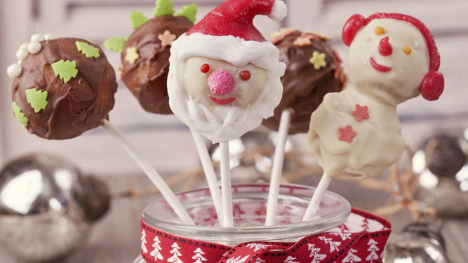 Weihnachtliche Cake-Pops