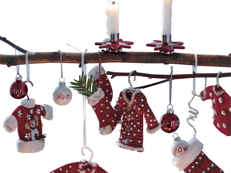 Weihnachtsbaum-Anhänger aus Strickkleidern