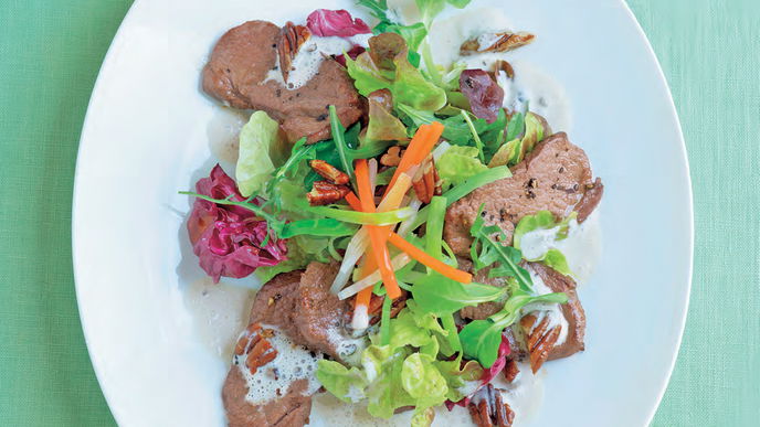 Cornelia Polettos Rezept für winterliche Blattsalate mit Rehfilet