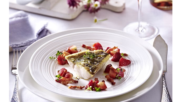 Zanderfilet mit sautierten Erdbeeren