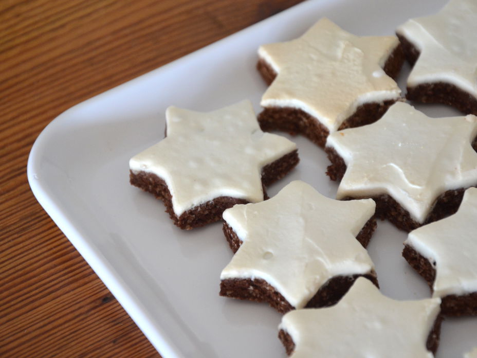 Zimtsterne Rezept - Viele leckere glutenfreie Plätzchen zum selber backen