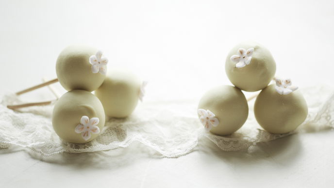 Zitronen Cake-Pops mit weißer Schokolade