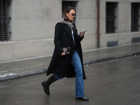 Modetrends im Herbst/Winter 2026: Die Bootcut-Jeans feiert ihr großes Comeback