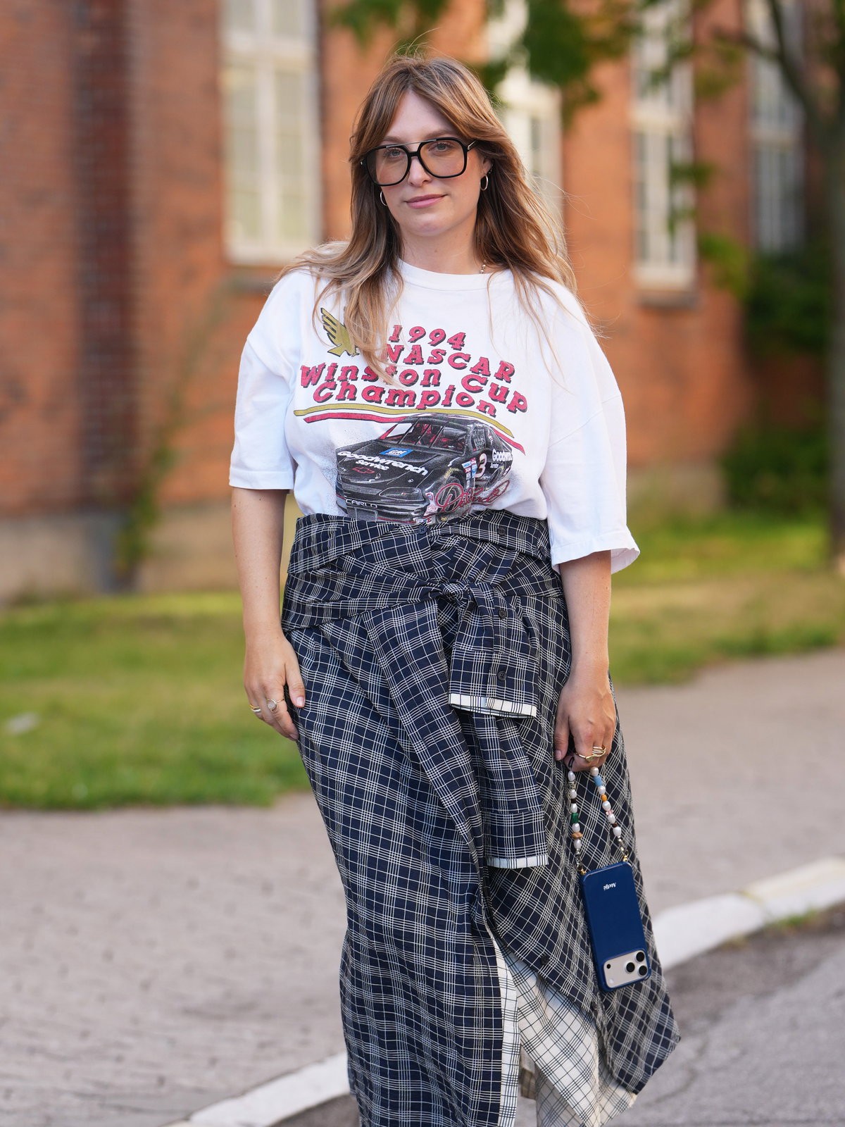 Karo-Rock mit T-Shirt