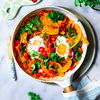 Kürbis-Tomaten-Shakshuka: Das einfache Rezept bringt orientalische Aromen & Herbst-Flair auf den Teller