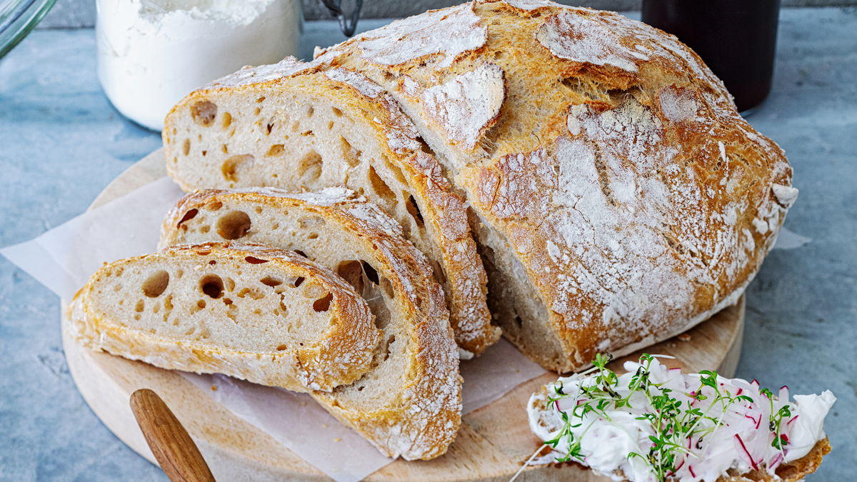 Knusprig wie vom Lieblingsbäcker: Saftiges Landbrot aus dem Gusseisentopf einfach zu Hause backen