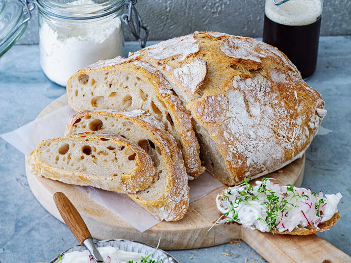 Brotbacken wie im Steinofen: Das beste Rezept für knuspriges Landbrot aus dem Topf