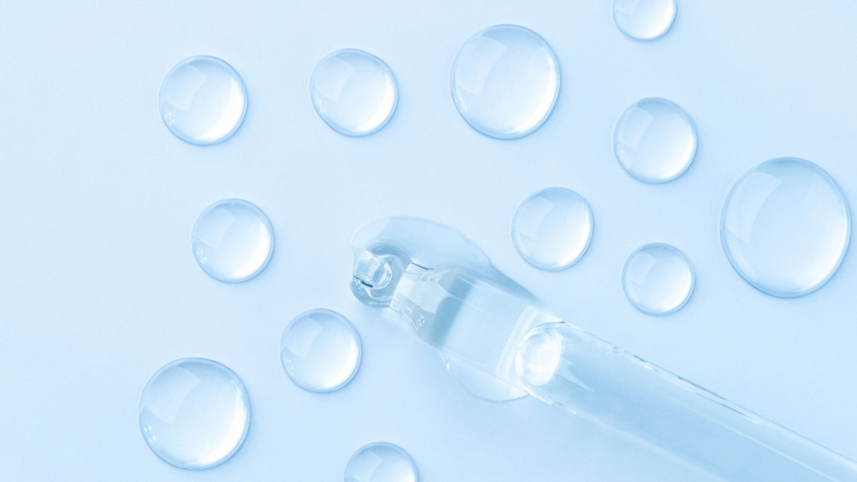 Niacinamid-Produkte aus der Drogerie: Diese 4 günstigen Favoriten schenken sofort einen strahlenden Glow