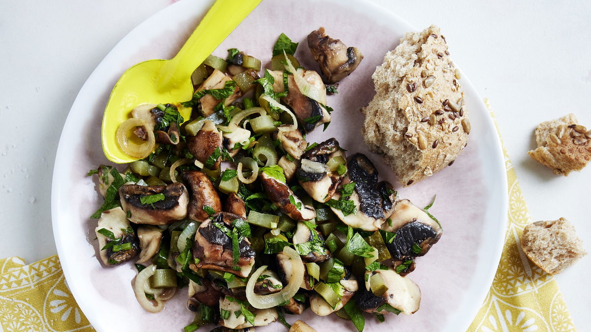 Rezept für Champignon-Salat mit Kräuter-Vinaigrette 