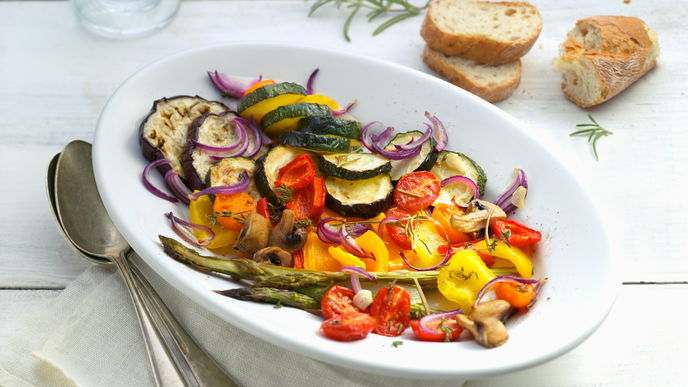 Rezept für lauwarmen Antipasti-Salat aus dem Ofen