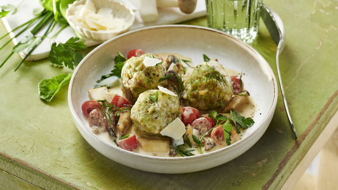 Rezept für Kräuterknödel mit Kräuterseitlingen und Tomaten