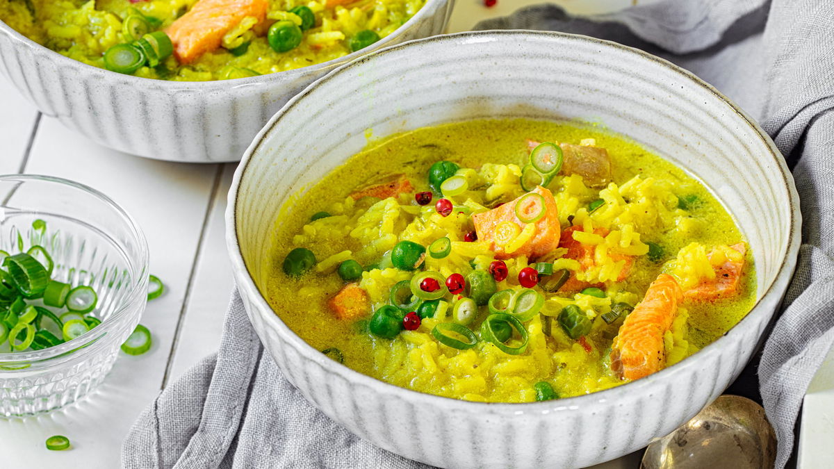 Rezept für Curry-Reissuppe mit Kokos und Lachs 