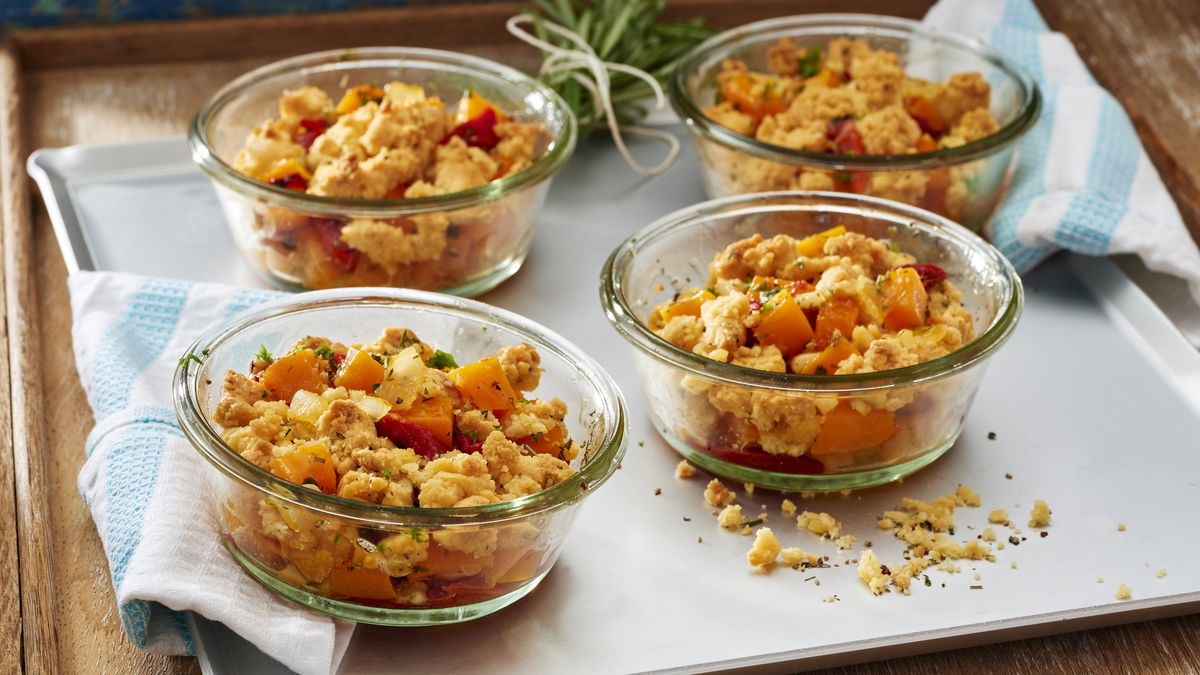 Rezept für Kürbis-Paprika-Crumble mit Parmesan und Rosmarin