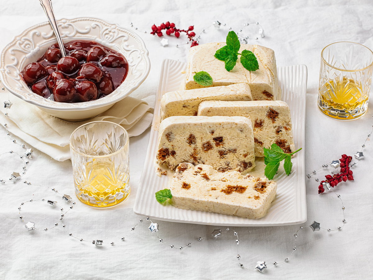 Lebkuchen-Parfait mit Whisky-Kirschen