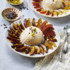 Pflaumen-Carpaccio mit Cremelikör-Parfait und Tonkabohne