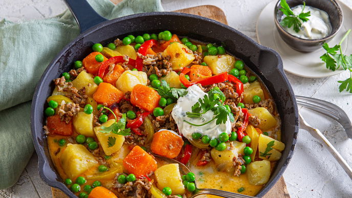 Hackfleisch-One Pot mit Erbsen, Möhren und Kartoffeln - deftig und richtig schnell gemacht