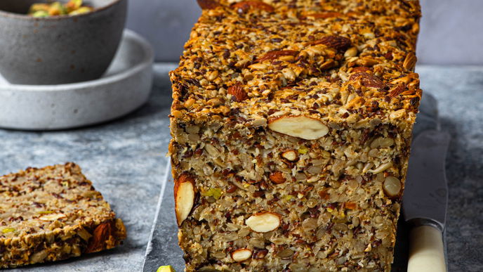Ganz ohne Mehl gebacken: Das Rezept für glutenfreies Mandel-Saatenbrot
