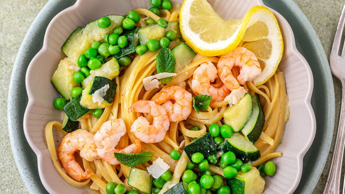Schnelle Sommerküche: Das Rezept für Pasta-One-Pot mit Zucchini und Garnelen