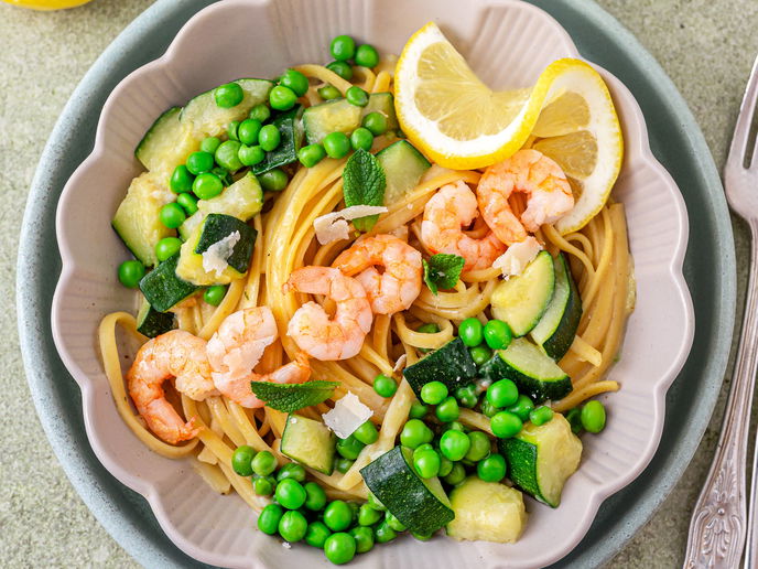 Schnelle Sommerküche: Das Rezept für Pasta-One-Pot mit Zucchini und Garnelen