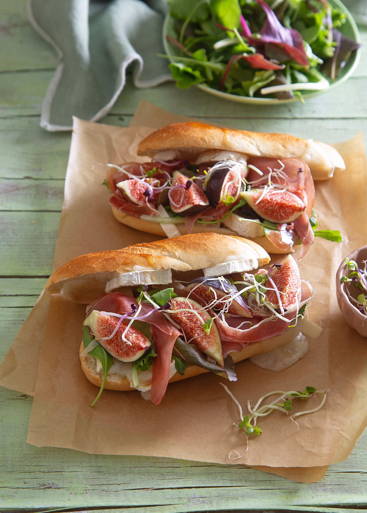 Schinken-Baguette mit Feigen und Ziegenkäse