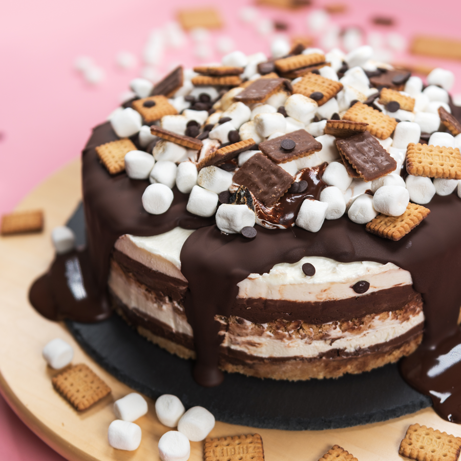 Smores Cake der Kuchen mit Marshmallows