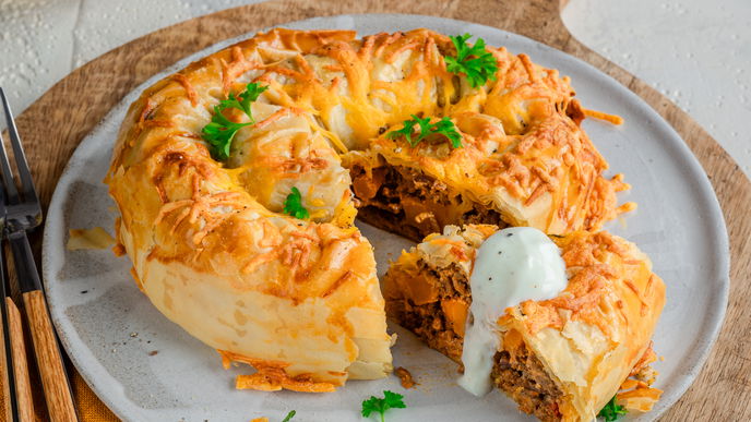 Besser als klassischer Strudel: So gelingt die herzhafte Kürbis-Chili-Schnecke garantiert
