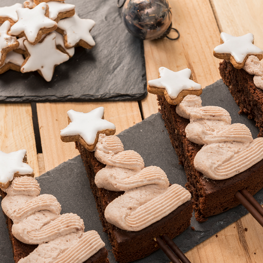 Schokoladenkuchen in Tannenbaumform