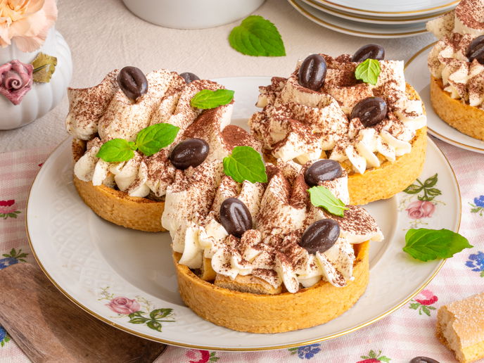 Tiramisu-Tarteletten: Unser Rezept interpretiert den italienischen Dessert-Klassiker neu