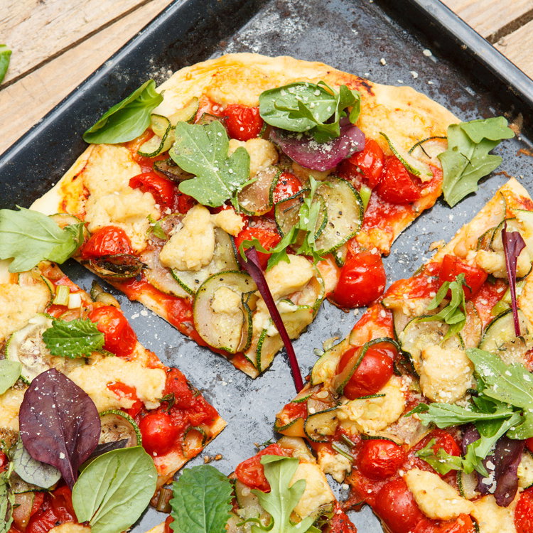 Blech mit veganer Pizza